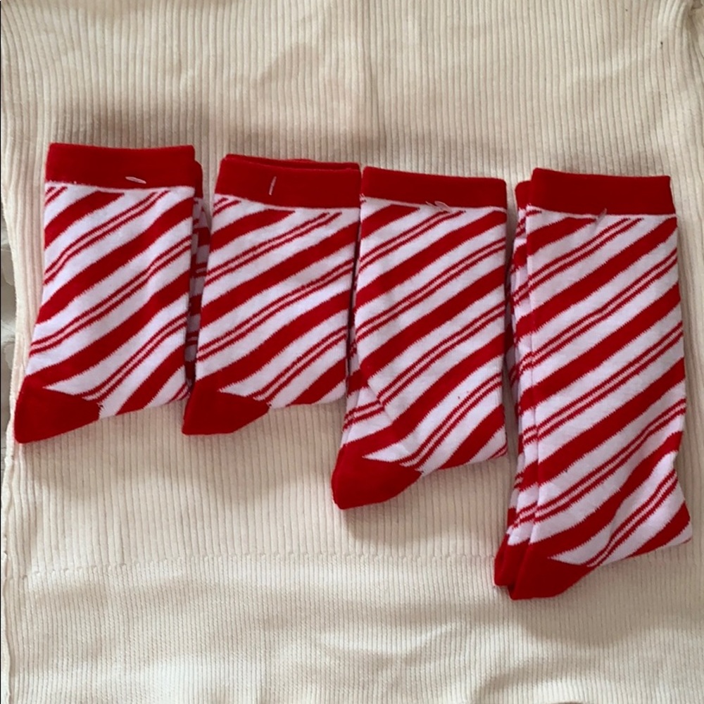 4 HOLIDAY SOCKS